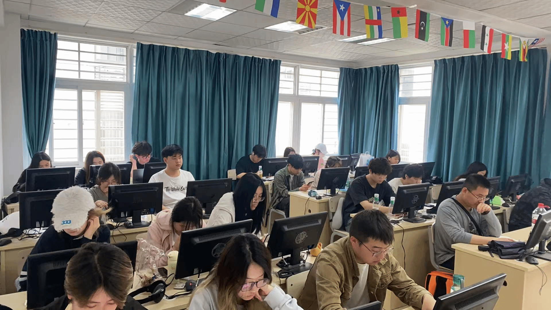 新加坡管理学院SIM海外教学中心（WUHAN） 2024级学生启航新学期，国内外师资共筑学术殿堂