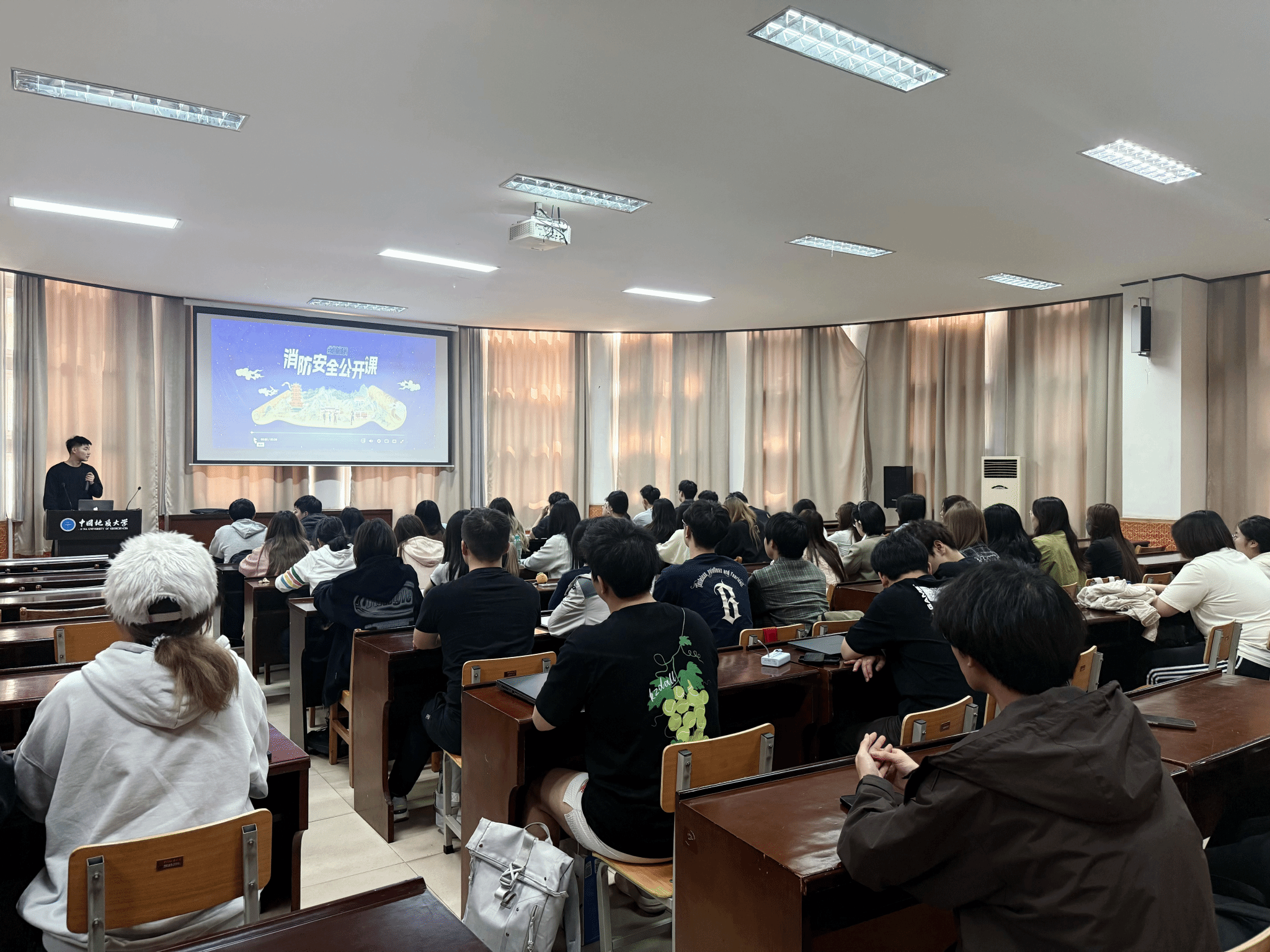新加坡管理学院SIM地大中心2024届国际大一生举行火灾疏散逃生演练
