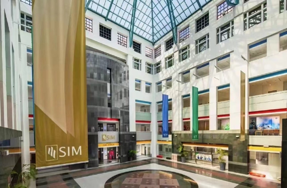 打破学历与就业的二元对立：新加坡SIM管理学院硕士课程如何助你实现“能力重塑”